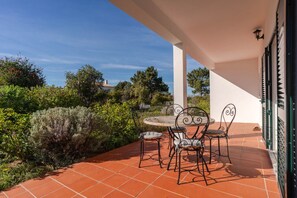 屋外ダイニングエリア