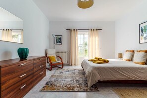 3 室のベッドルーム、アイロン / アイロン台、WiFi、ベッドシーツ