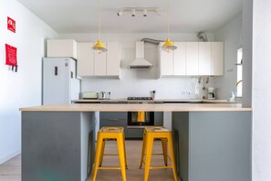 Kühlschrank, Ofen, Herdplatte, Geschirrspüler