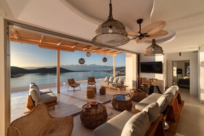 Smart-TV, Videospiele, DVD-Player, Bücher