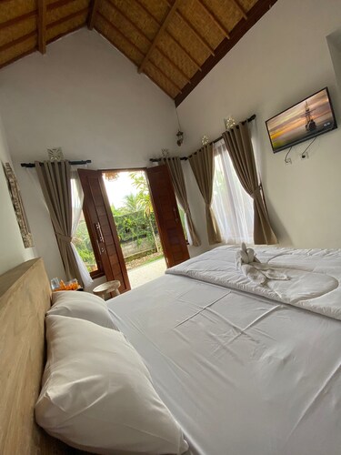 Livin house adalah rumah pedesaan yang kental dengan adat kehidupan di bali