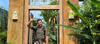 Livin house adalah rumah pedesaan yang kental dengan adat kehidupan di bali