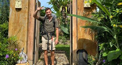 Livin house adalah rumah pedesaan yang kental dengan adat kehidupan di bali