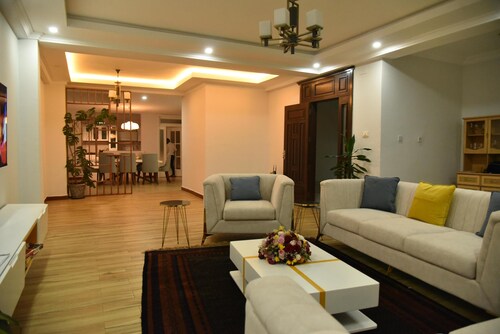 5 Bedroom Exquisite Villa in Top-view Area