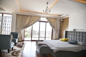 3 bedrooms, free WiFi, bed sheets - 5 Bedroom Exquisite Villa in Top-view Area (Addis Ababa)