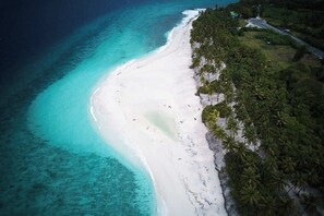 Beach nearby, white sand, beach shuttle, sun-loungers