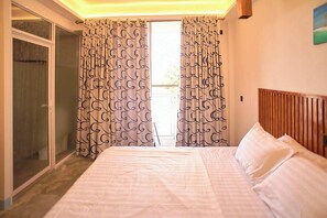 Deluxe Double Room, 1 Bedroom | Premium bedding, minibar, in-room safe, individually decorated - Silver County Fuvahmulah (Fuvahmulah)