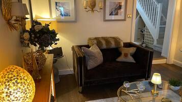 Cottage | Living area | Fireplace