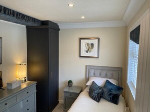 Cottage | 2 bedrooms, desk, soundproofing, iron/ironing board - 'cosy Cottage' - 2 Bed High End Cottage in Bawtry (Doncaster)