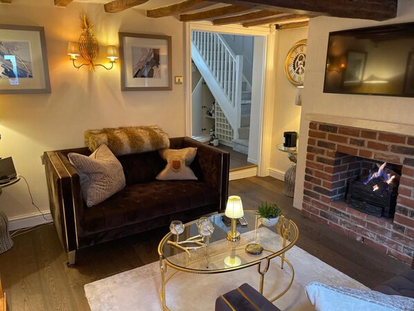 Cottage | Living area | Fireplace - 'cosy Cottage' - 2 Bed High End Cottage in Bawtry (Doncaster)