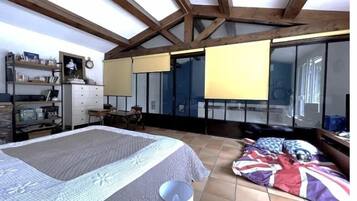 5 bedrooms, iron/ironing board, WiFi (free), bed sheets