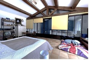 5 bedrooms, iron/ironing board, travel cot, free WiFi