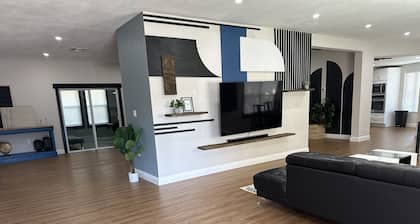 Summerhouse4.5milesfrom Clearwater Beach pier 60 2.2miles from old coachman park