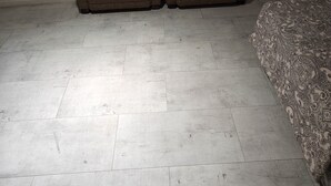 A room with two brown armchairs, a patterned bed, a white radiator, and a white trash bin. - Pet-friendly 4 Bed Apt in Turku With Park Views (Turku)