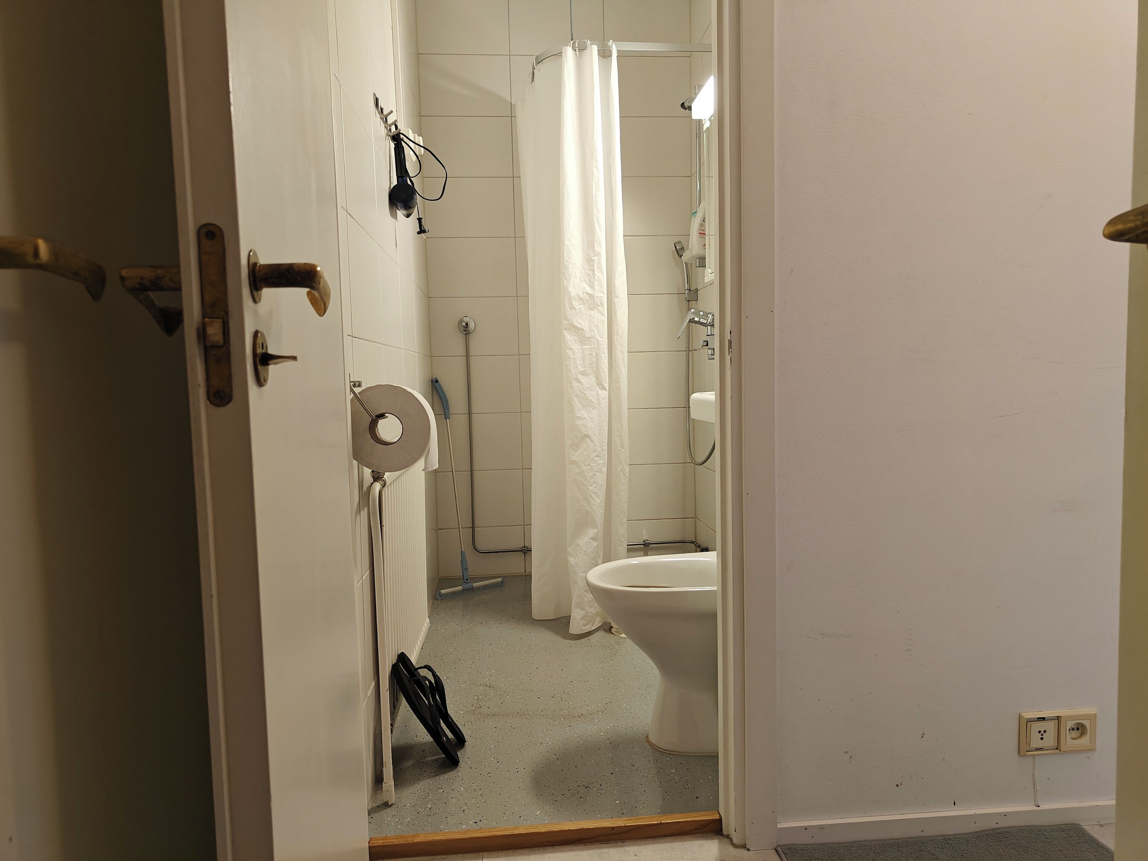 Apartment | Bathroom | Shower, hair dryer, towels
