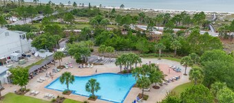2 Pools, Easy Walk to Beach & Shops, Golf Cart, Pet Friendly