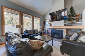 TV - The Baldy Traverse Retreat ski-in/out to Snowbird complimentary shuttle to Alta (Snowbird)