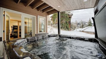Indoor spa tub