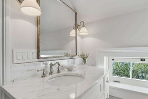 Unclassified image, 2 of 30, button