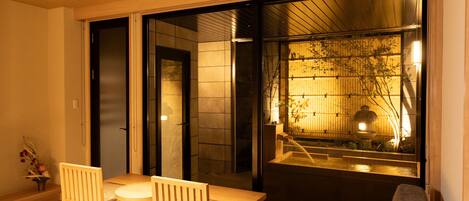 Deluxe-Doppel- oder -Zweibettzimmer