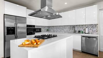 Fridge, microwave, oven, stovetop