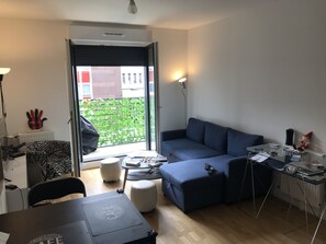 Smart TV - Cozy private room in Alessandro apartments (Clichy)