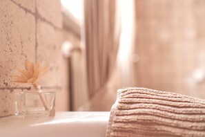 Shower, free toiletries, hair dryer, bathrobes - Appartamento al Centro Fiumicino Vicino a Tutti I Servizi a Pochi Passi dal Mare (Fiumicino)