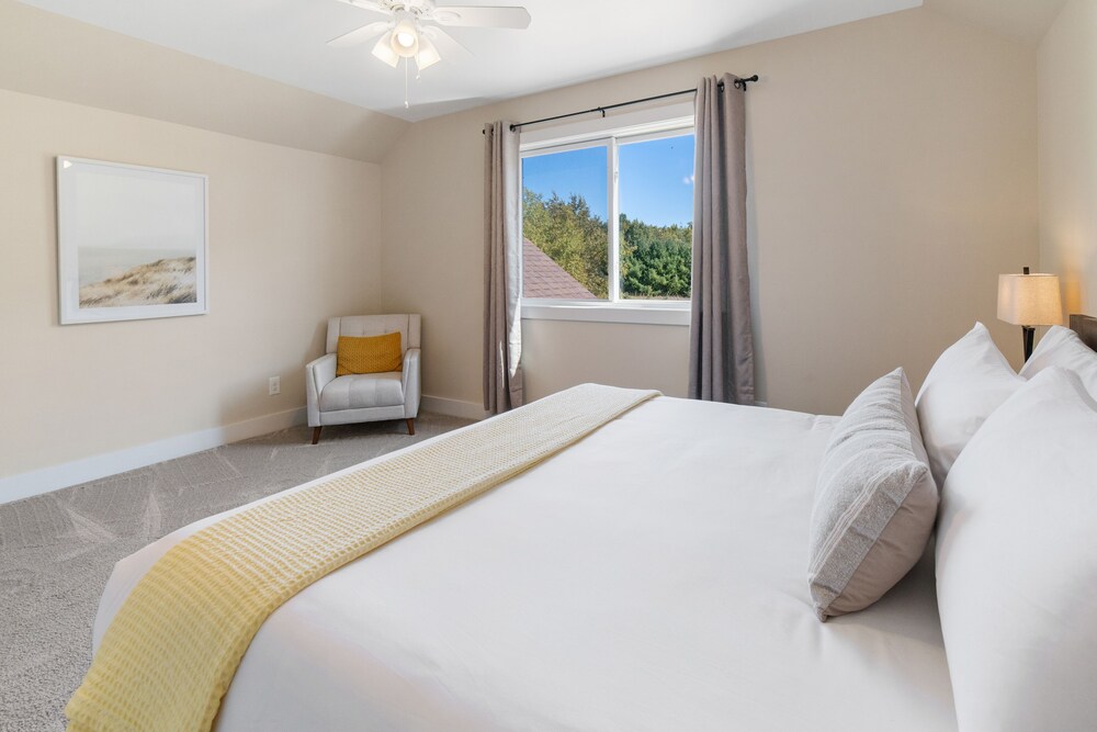 Visit Larkspur Escape A Spacious, Lakefront, FourSeason Getaway