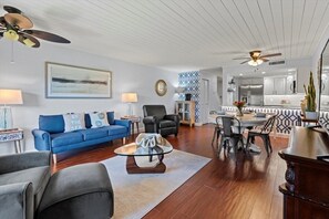 Condo, 2 Bedrooms | Living area