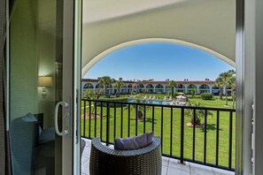 Condo, 2 Bedrooms | Property grounds