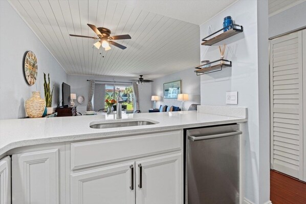 Condo, 2 Bedrooms | Interior