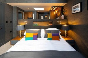 4 habitaciones, tabla de planchar con plancha, wifi y ropa de cama 