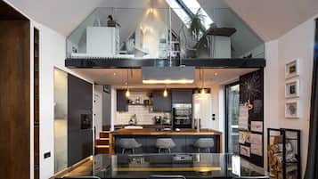 Fridge, microwave, stovetop, coffee/tea maker