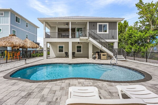 Pool - Beachcomber Life - 100 Gulf Beach Rd 3 Bedroom Home by RedAwning (Fort Myers Beach)