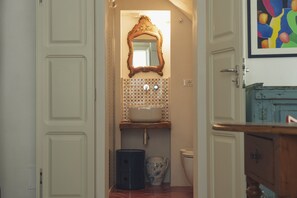 Basic Apartment | Bathroom | Shower, hair dryer, bidet, towels - Ca'Lipso by Wonderful Italy (Ostuni)