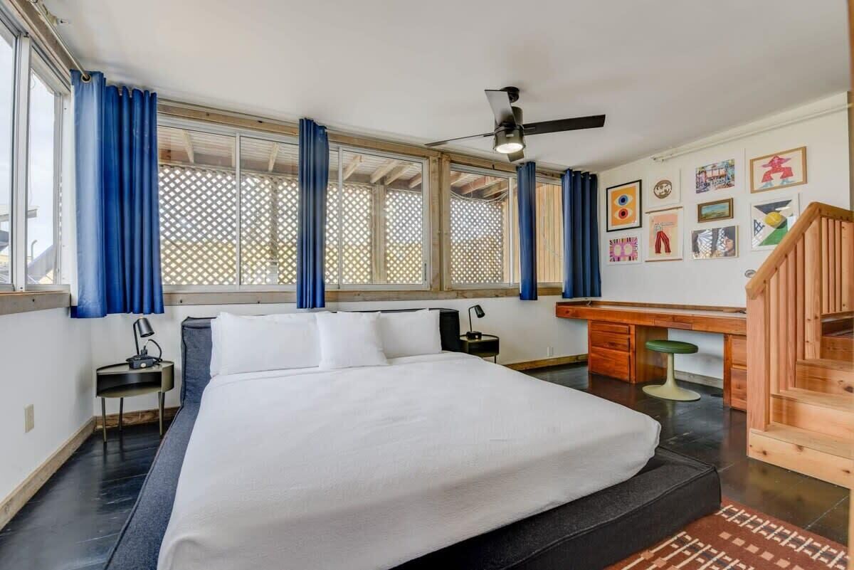 2 bedrooms, desk, iron/ironing board, WiFi