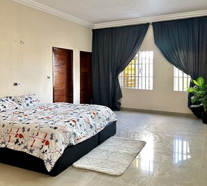 1 bedroom, free WiFi, bed sheets - Big Space & Balcony In Cotonou (Cotonou)