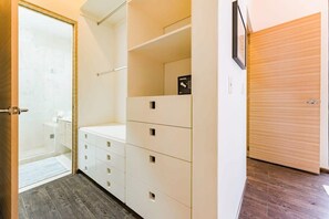 Shower, hair dryer, towels, shampoo