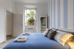 Căn hộ tiện nghi đơn giản, 1 phòng ngủ | 1 phòng ngủ, bàn, khu vực làm việc phù hợp cho laptop