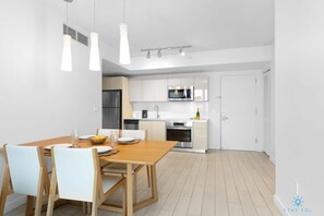 Dining - Infinite View| Balcony + Pool + Gym (Hallandale Beach)