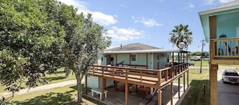 Luxury Waterfront Property For A Big Family