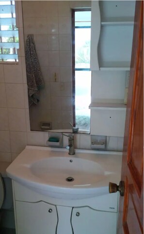 Towels, soap, shampoo, toilet paper