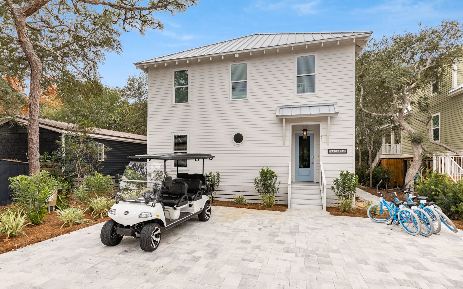 New Construction, 6-Seater Golf Cart, Large Living Areas