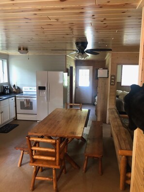 Dining - Cabin close to trails. Excellent location. (Eckerman)