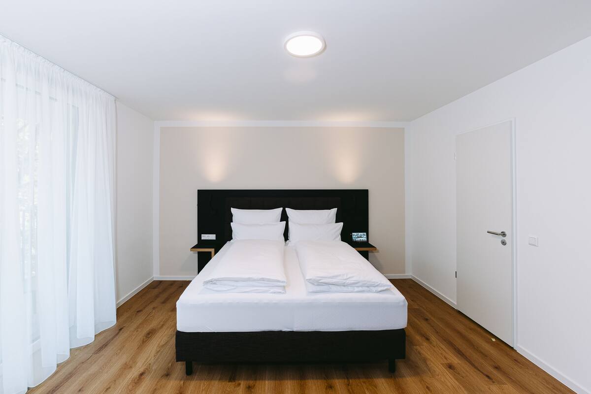 Habitación Confort doble, 1 cama de matrimonio | Escritorio, sistema de insonorización, wifi gratis