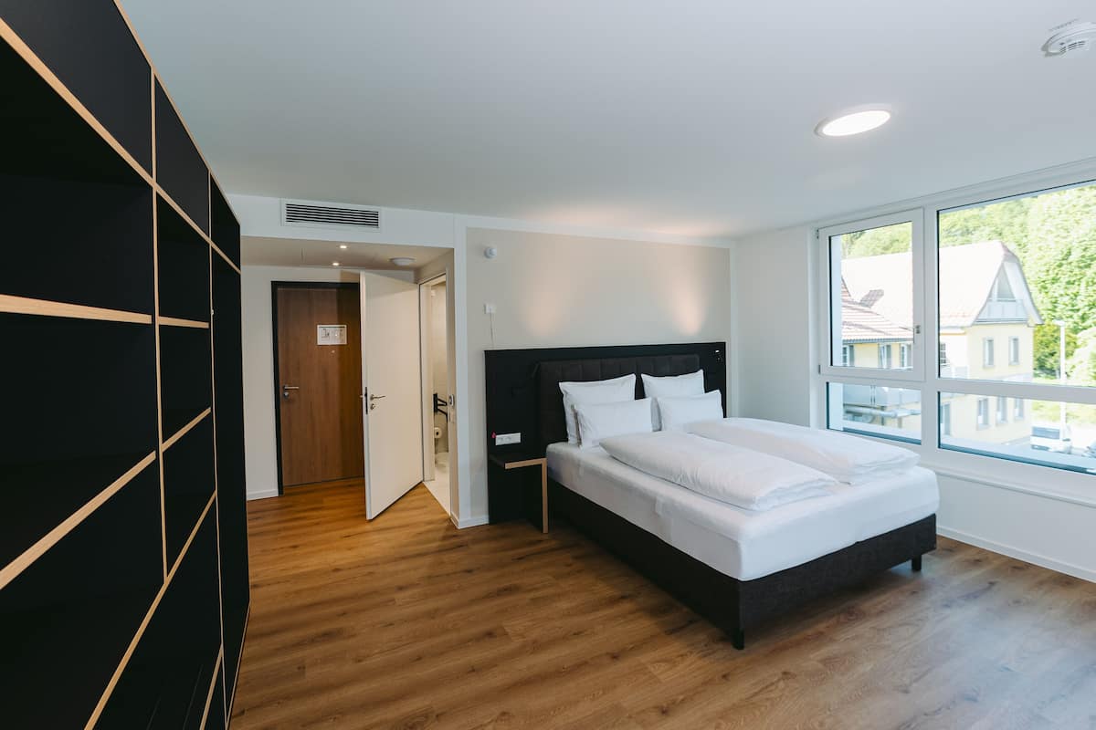 Habitación Confort doble, accesible para personas con discapacidad | Escritorio, sistema de insonorización, wifi gratis