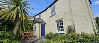 Corner Cottage -  a cottage that sleeps 5 guests  in 2 bedrooms