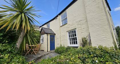 Corner Cottage - a cottage that sleeps 5 guests in 2 bedrooms