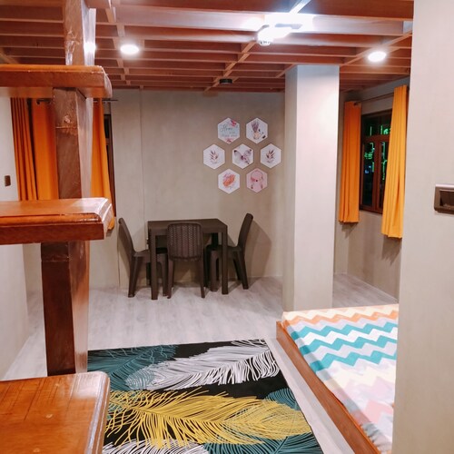 A place to stay in La Union (surftown) ,Urbiztondo beach. Group of 10.
