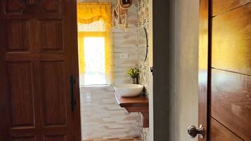 Pyyhkeet, saippua, vessapaperi